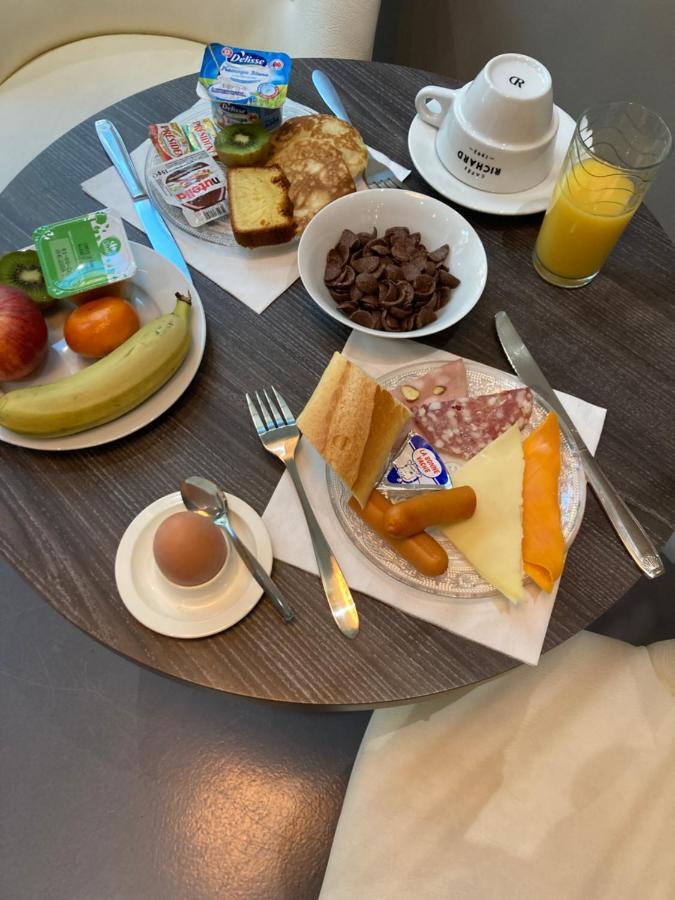 Appart'Hotel Saint Patrice บาเยอ ภายนอก รูปภาพ